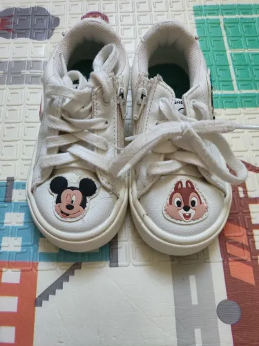 Tênis Zara edição 100 anos Disney