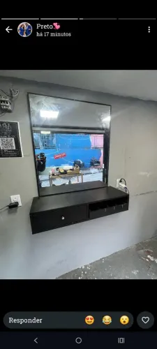 Vendo bancada mas espelho mas cadeira de barbeiro.