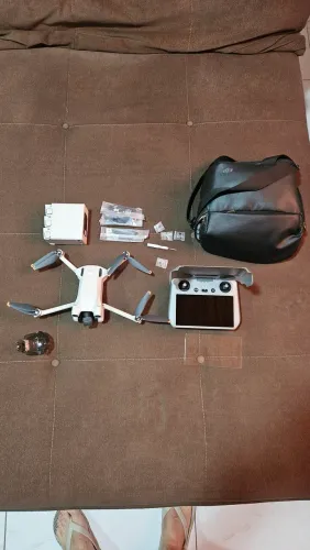 Drone Dji mini 3 Pro c/ controle RC + combo fly more bateria 45 min