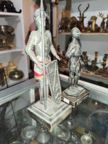 Cavaleiros medieval em metal antigos