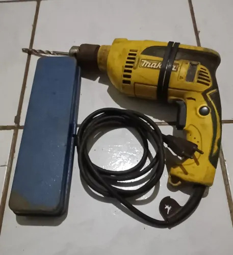 Vendo furadeira de impacto marca Makita