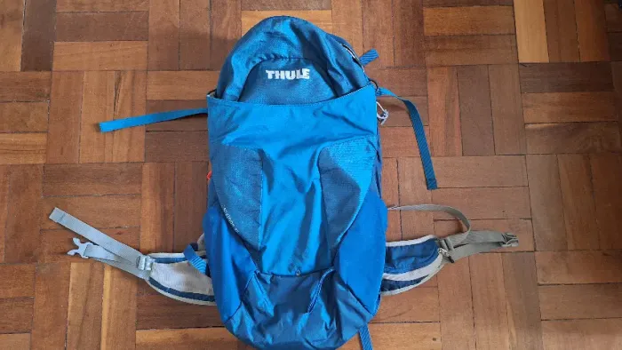 Mochila Técnica Thule Capstone 32L - Azul - Costado com sistema de ventilação