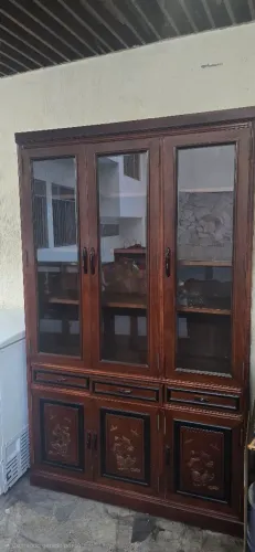 Estante com portas de vidro - excelente estado