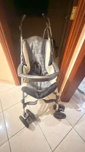 Carrinho de bebê passeio