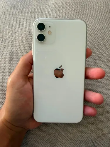 Vendo iPhone 11 Branco 64GB - Sem detalhes!