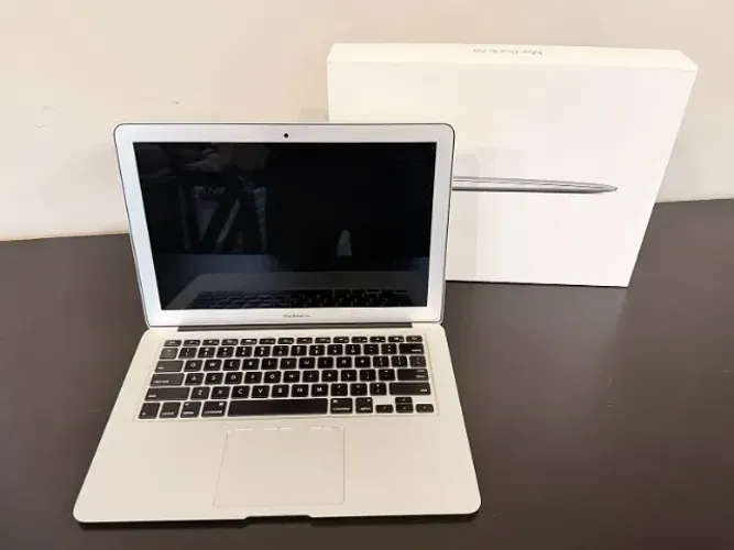 Macbook Air 13 pol 2017 com caixa, excelente estado.