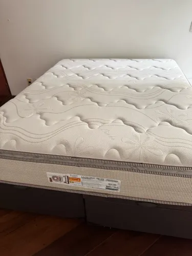 Vendo cama box baú Queen ! Apenas 4 meses de uso