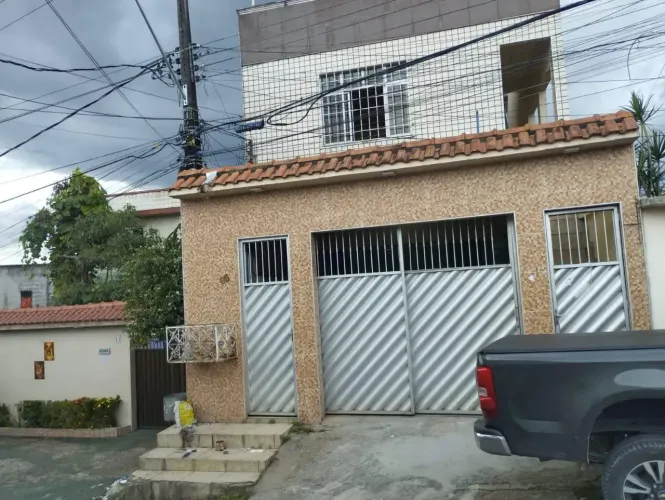 PRESIDENTE VARGAS, CASA COM PISCINA, 6 QUARTOS SENDO 2 SUÍTES,  CHURRASQUEIRA