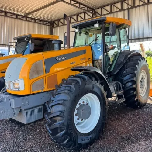 TRATOR AGRÍCOLA VALTRA