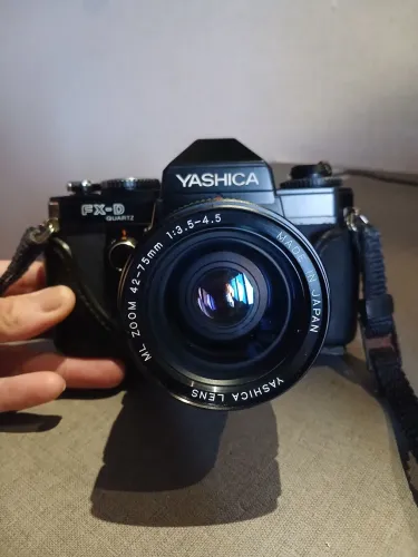 Yashica FX-D Quartz 42-75mm 