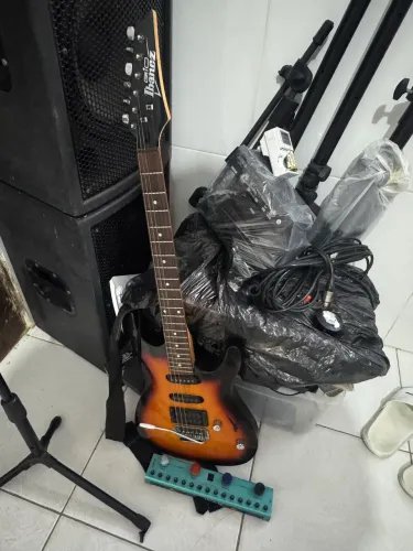Guitarra Ibanez com pedaleira!