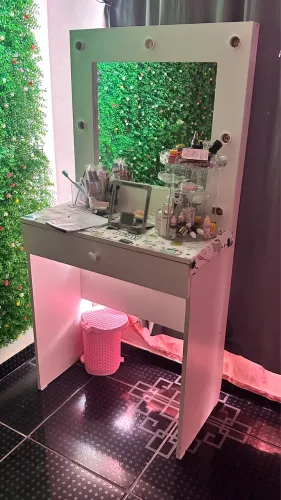 Aparador Cantinho do café R$200,00 e Penteadeira Camarim Branca com Espelho R$350,00