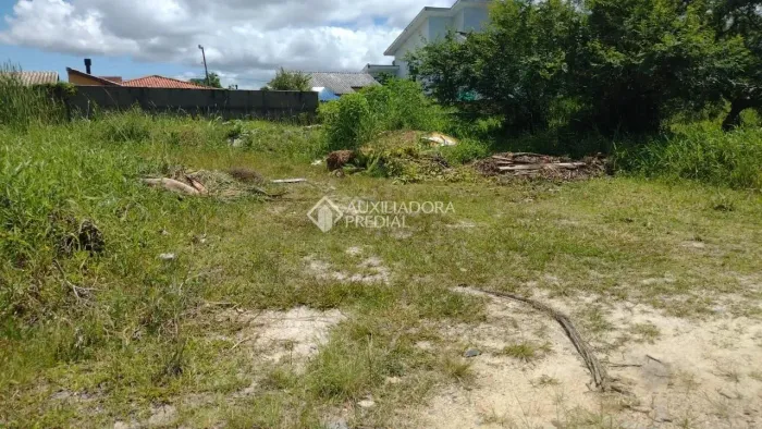 Terreno com 360m2 à venda no bairro Carianos - Florianópolis.