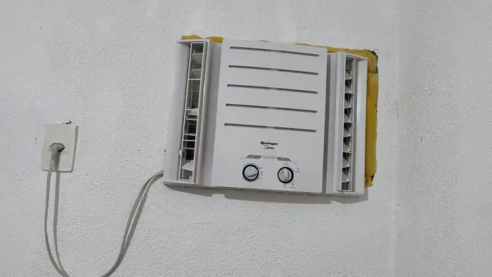 Ar condicionado janela 9.000 BTUs pouco usado