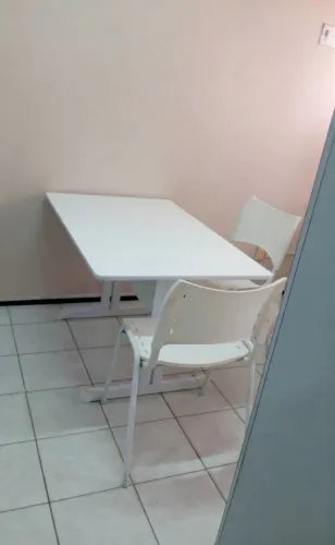 Mesa e cadeiras escritório