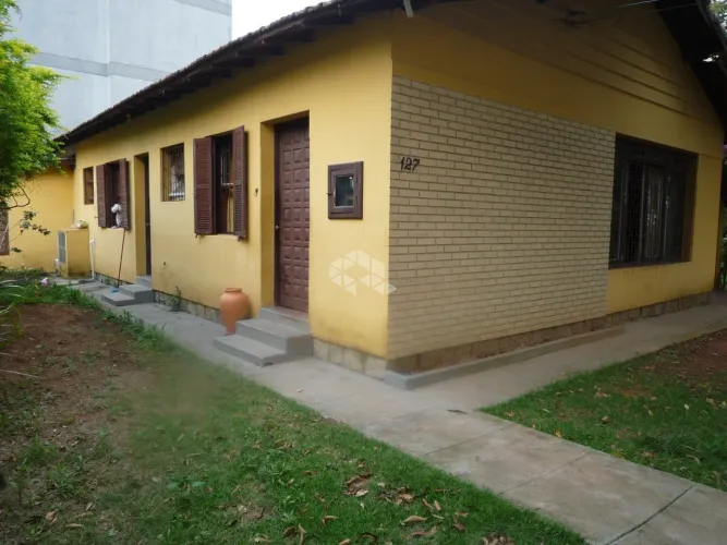 Casa com 6 quartos/dormitórios no bairro Coqueiros, em Florianópolis - SC