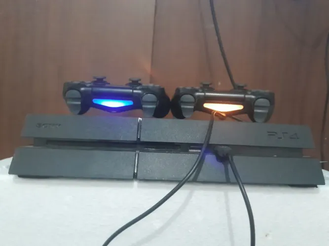 Vende-se um lindo PS4