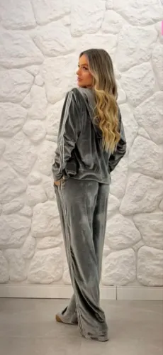 Conjunto veludo molhado estilo adidas tam M super estiloso novo com etiqueta