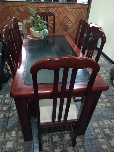 Mesa de vidro com 6 cadeiras
