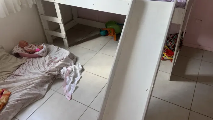 Cama com escorregador