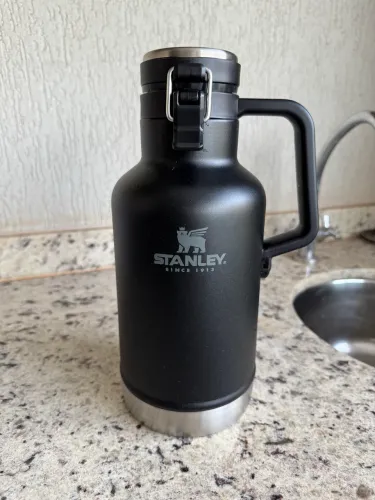 Growler Térmico Stanley Classic 1,9L Preto