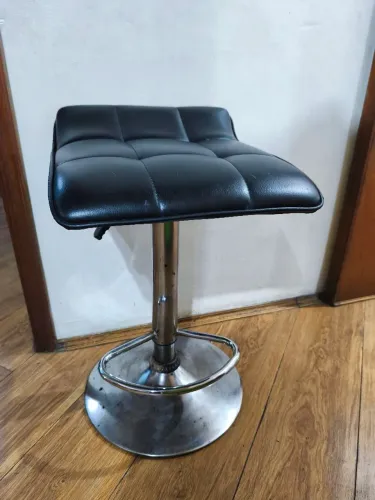 Banqueta em Couro Sintético