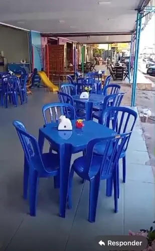 Mesas e cadeiras