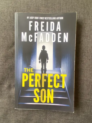 Livro The Perfect Son - Freida Mcfadden / Thriller e versão em inglês