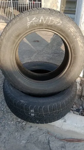 Par de Pneus semi novos para venda