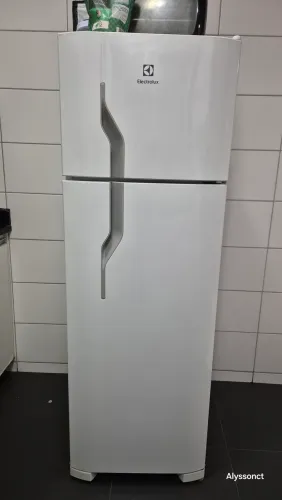 Geladeira ELECTROLUX 260L parcelo 3x no cartão