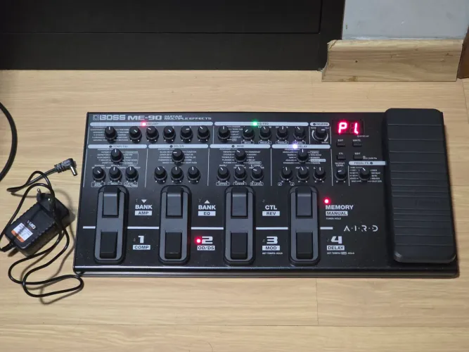 Pedaleira Boss ME-90