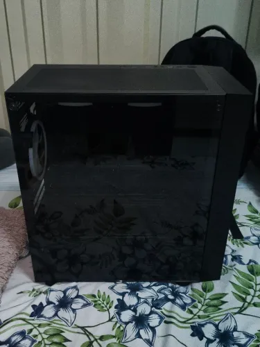 Gabinete preto com 3 fans 