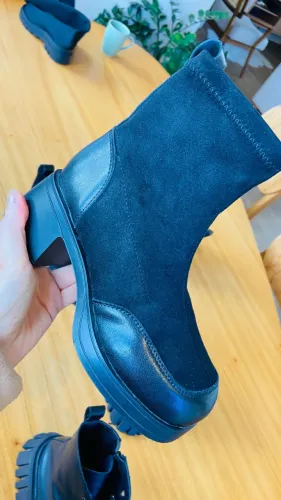 Bota preta 35