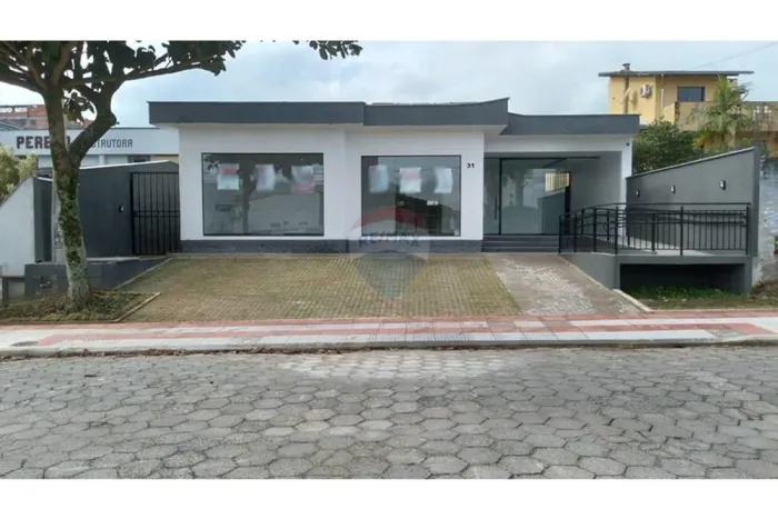 Sala Comercial para Clínica Multiprofissional - 270m2 - 6 salas - 2 salas grandes integrad
