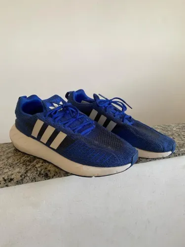 Tênis adidas semi novo