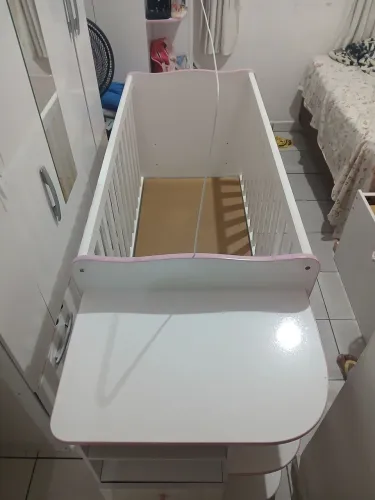 Berço Infantil Com Trocador/Cômoda Embutida.