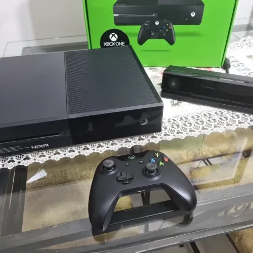 Xbox One Completo com Kinect e 1 controle - (Pouquíssimo uso / Excelente conservação)