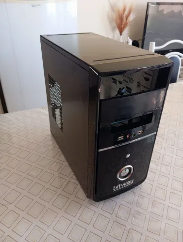 Gabinete torre para PC de escritorio