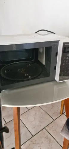 Micro-ondas Panasonic 21L 220V (4 meses uso)