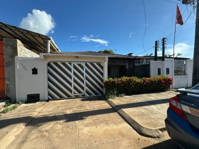 Alugo casa no cinturão verde com 2 suítes 