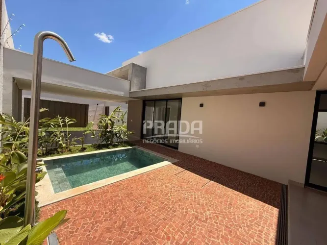 Sofisticação e Conforto: Casa com Piscina no Jardim Karaíba