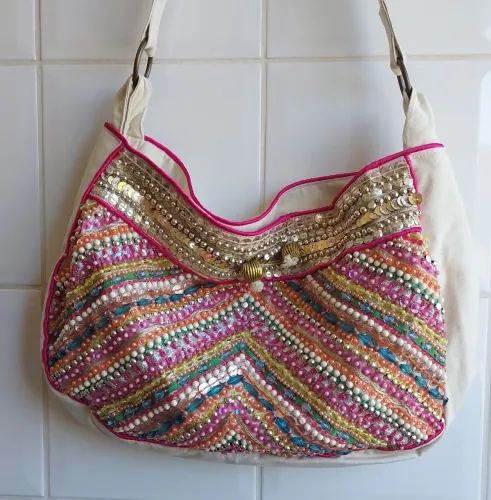 Bolsa em tecido bordada- Nova