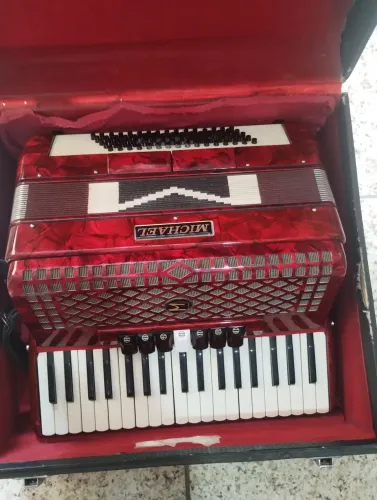 VENDO SANFONA ACORDEON MICHAEL ACM8007N - 80 BAIXOS