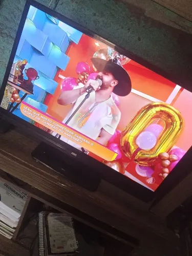 Vendo uma TV LED não é smart está com uma pequena lista mas não afeta em nada imperceptive