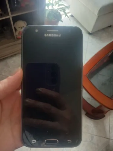 Galaxy J5 usado,mas funcionando. 