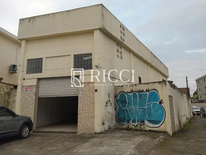 Galpão comercial à venda ou locação em Santos-SP, no bairro Macuco, com 3 banheiros e 355,
