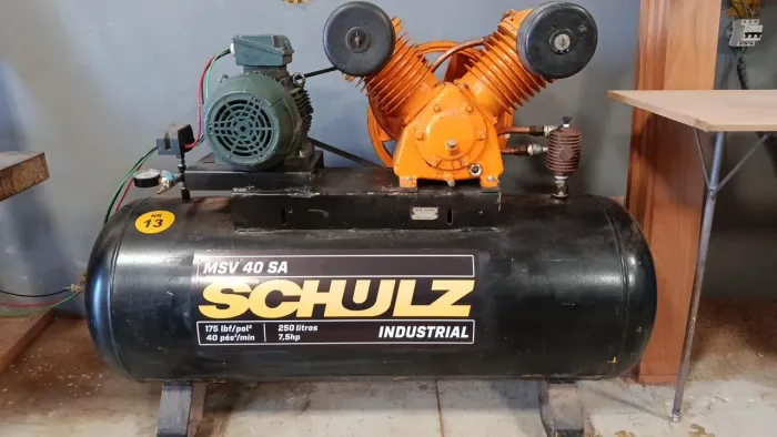 Compressor Schulz MSV 40 pés 250 litros
