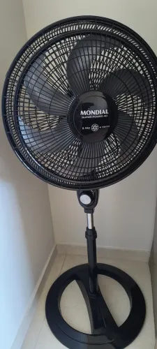 Vende se dois ventiladores 190,00 o maior e 150,00 o menor