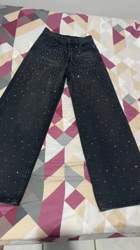 Calça jeans com strass brilhosa 