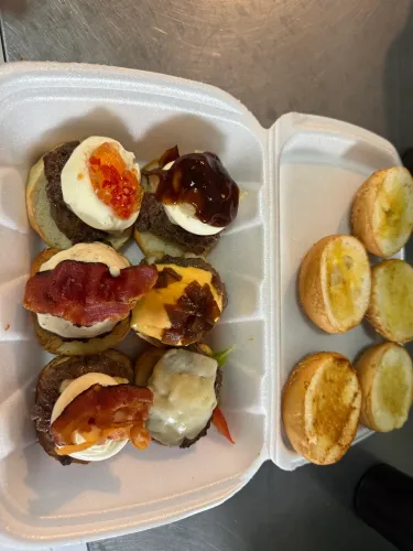 Vaga para auxiliar / hamburgueria 